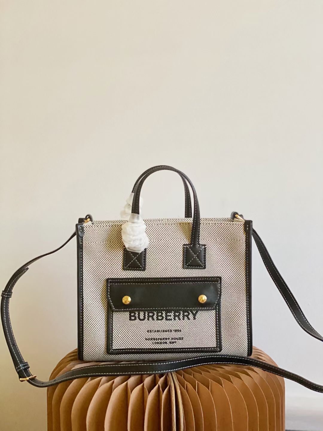 Burberry_Freya-23_8_19CM